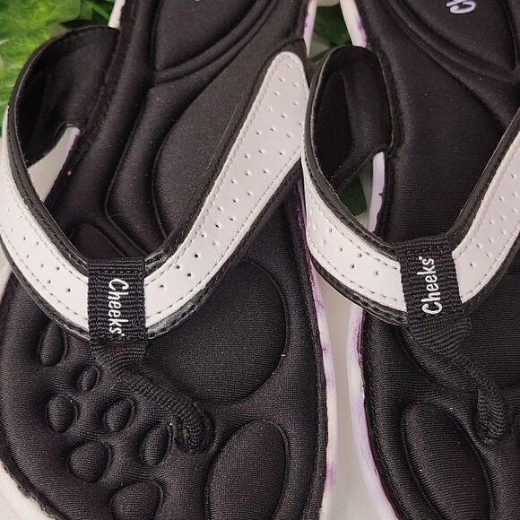 Cheeks flip flops. Size 10. NWOT - Picture 6 of 8